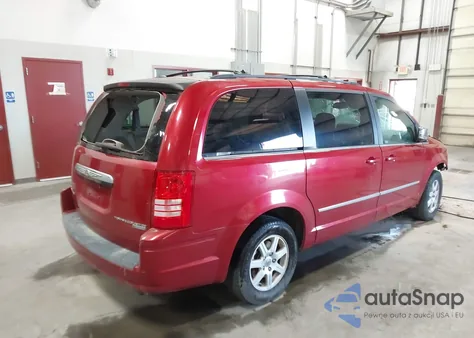 2010 Chrysler Town & Country Touring from USA, damaged, VIN 2A4RR5D12AR130196